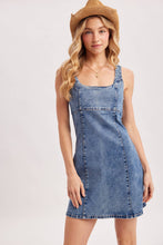 Load image into Gallery viewer, SQUARE NECK SLEEVELESS DENIM DRESS: MED.WASH

