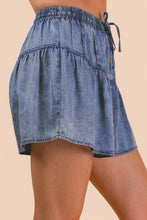 Load image into Gallery viewer, Washed Chambray Button Down Flare Shorts: LT INDIGO
