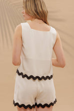 Load image into Gallery viewer, CONTRAST WAVY HEM SLEEVELESS TOP: BLACK
