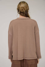 Load image into Gallery viewer, CREW NECK RIBBED LONG SLEEVE KNIT TOP : OATMEAL
