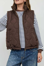 Load image into Gallery viewer, PLAID COLLAR QUILTED ZIP-UP VEST: KHAKI
