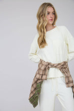 Load image into Gallery viewer, WASHED POCKET DETAIL LONG SLEEVE RIB KNIT TOP: CREAM
