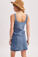 Load image into Gallery viewer, SQUARE NECK SLEEVELESS DENIM DRESS: MED.WASH
