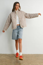 Load image into Gallery viewer, FLOAR QUILTED JACKET WITH LIGHTWEIGHT BOHO PRINT: LAVENDER / IVORY
