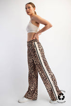 Load image into Gallery viewer, ANIMAL PRINTED BUTTER SOFT STRAIGHT PANT: Brown/Black
