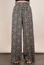 Load image into Gallery viewer, Leopard Print &amp; Solid Wide Leg Pleated Pants: MOCHA LEOPARD
