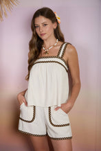 Load image into Gallery viewer, CONTRAST SCALLOPED TRIM SLEEVELESS LINEN CAMI: NATURAL
